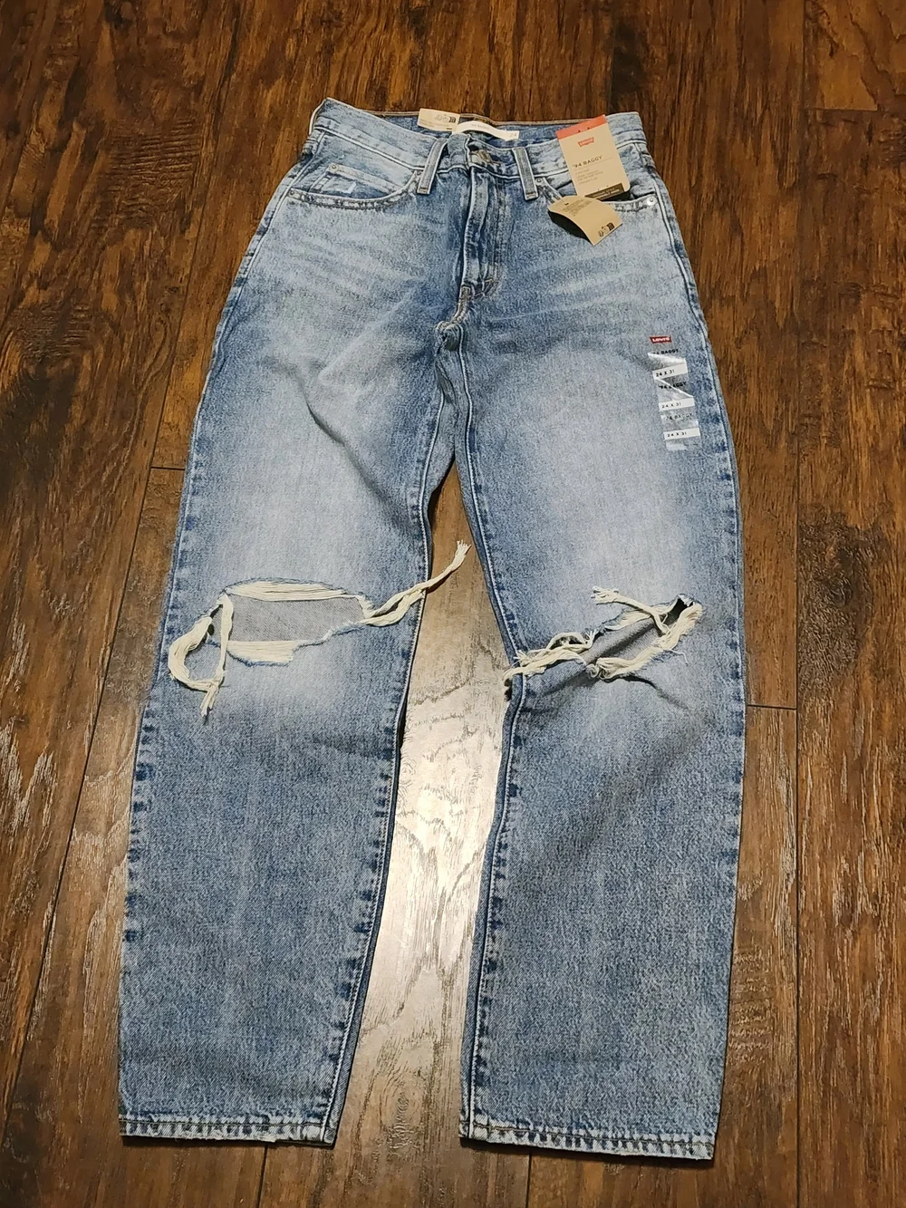 Levi’s Women’s 94 Baggy Jeans 24x31 Light Wash Distressed Mid Rise Straight Leg - Picture 4 of 12